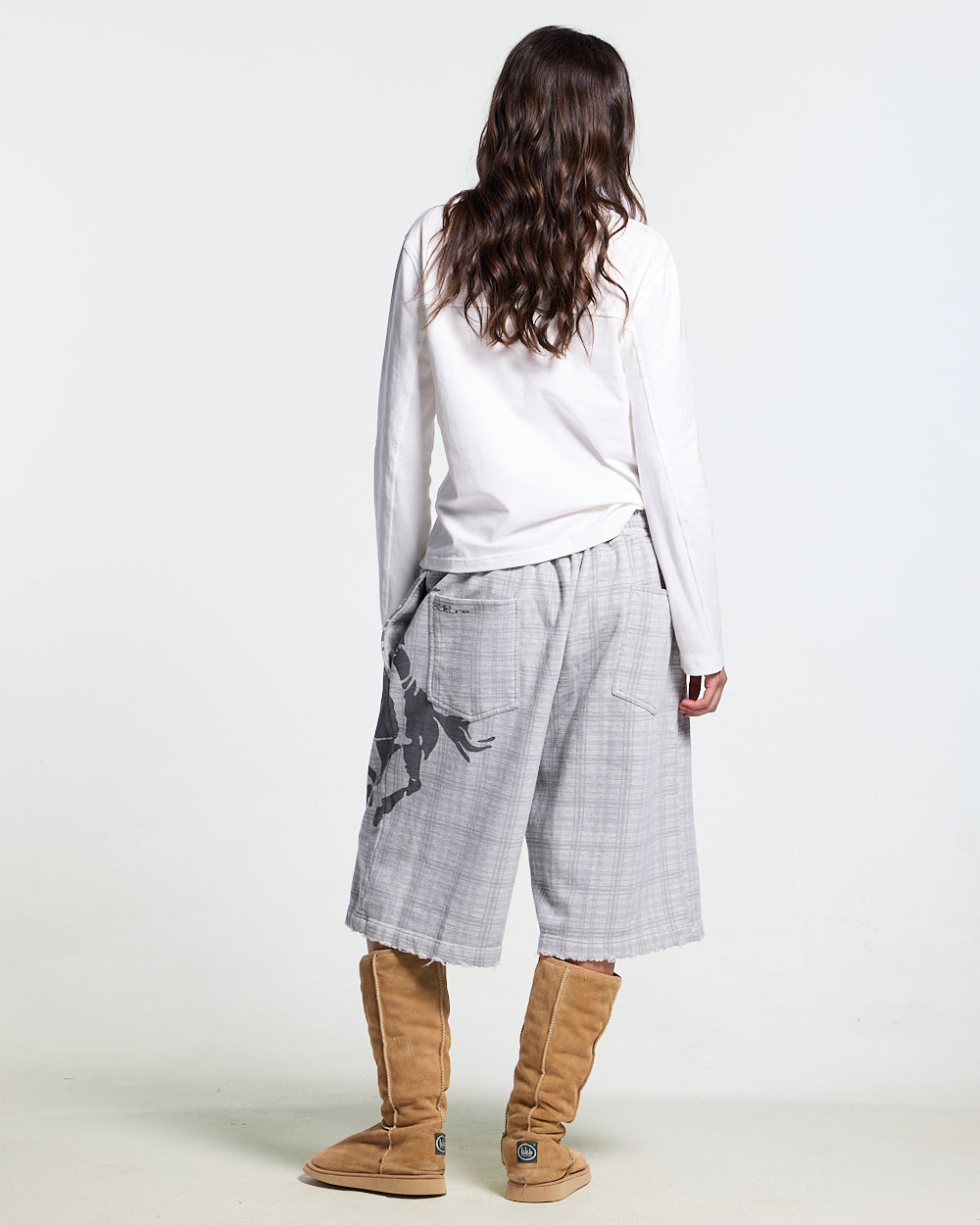 NOVEL SHORT SWEATPANTS GREY - grey plaid sweat shorts, back view on female model - Cold Culture #woman