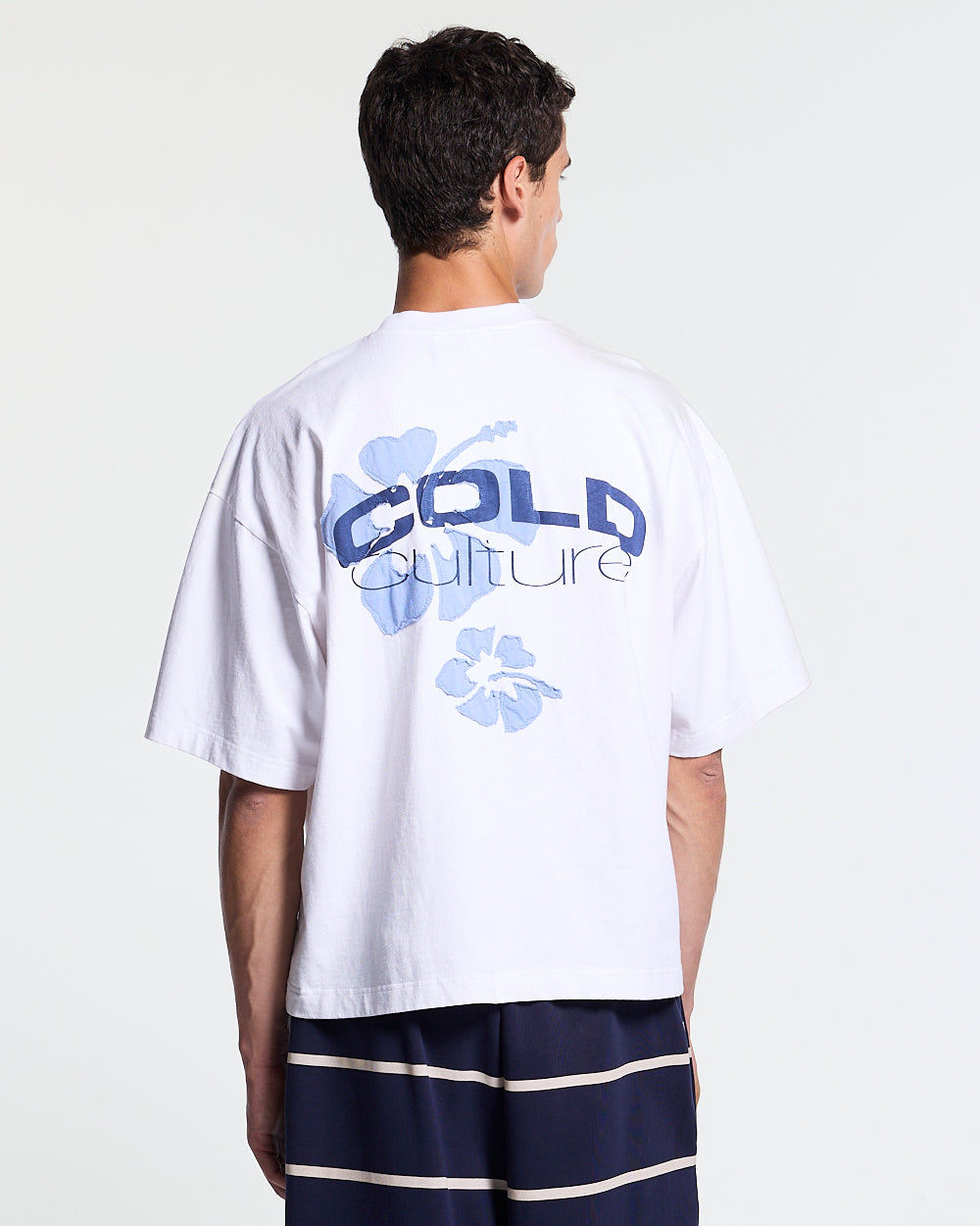 TROPICAL FEVER TEE WHITE - white hibiscus print tee, back view on male model - Cold Culture #man