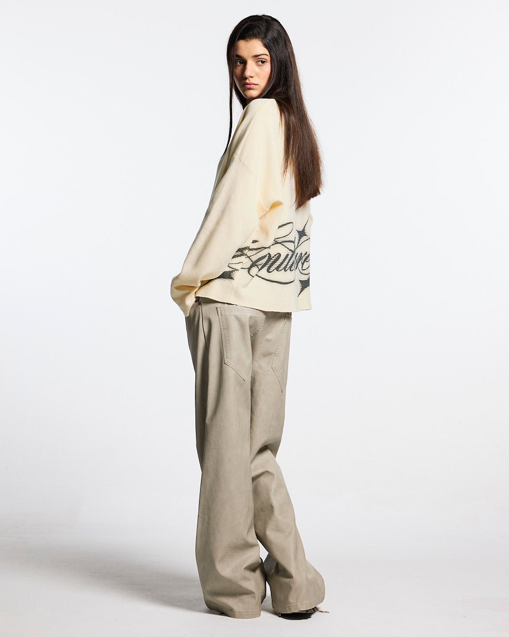 BACKTALK V3  PANTS CREAM - cream baggy pants, side view - Cold Culture #woman