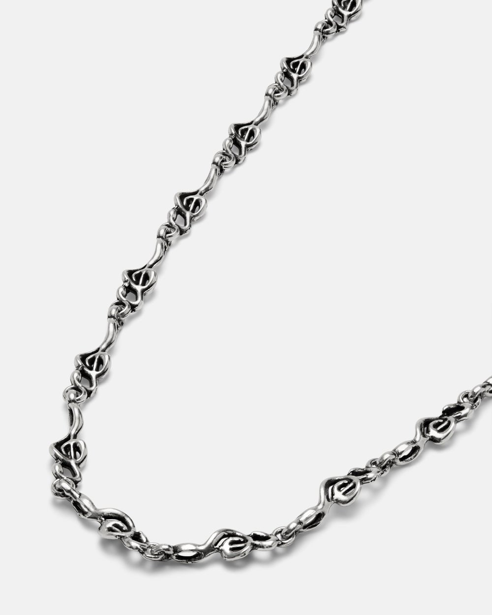 BEAT IT NECKLACE SILVER - silver treble clef chain necklace, detail close-up - Cold Culture