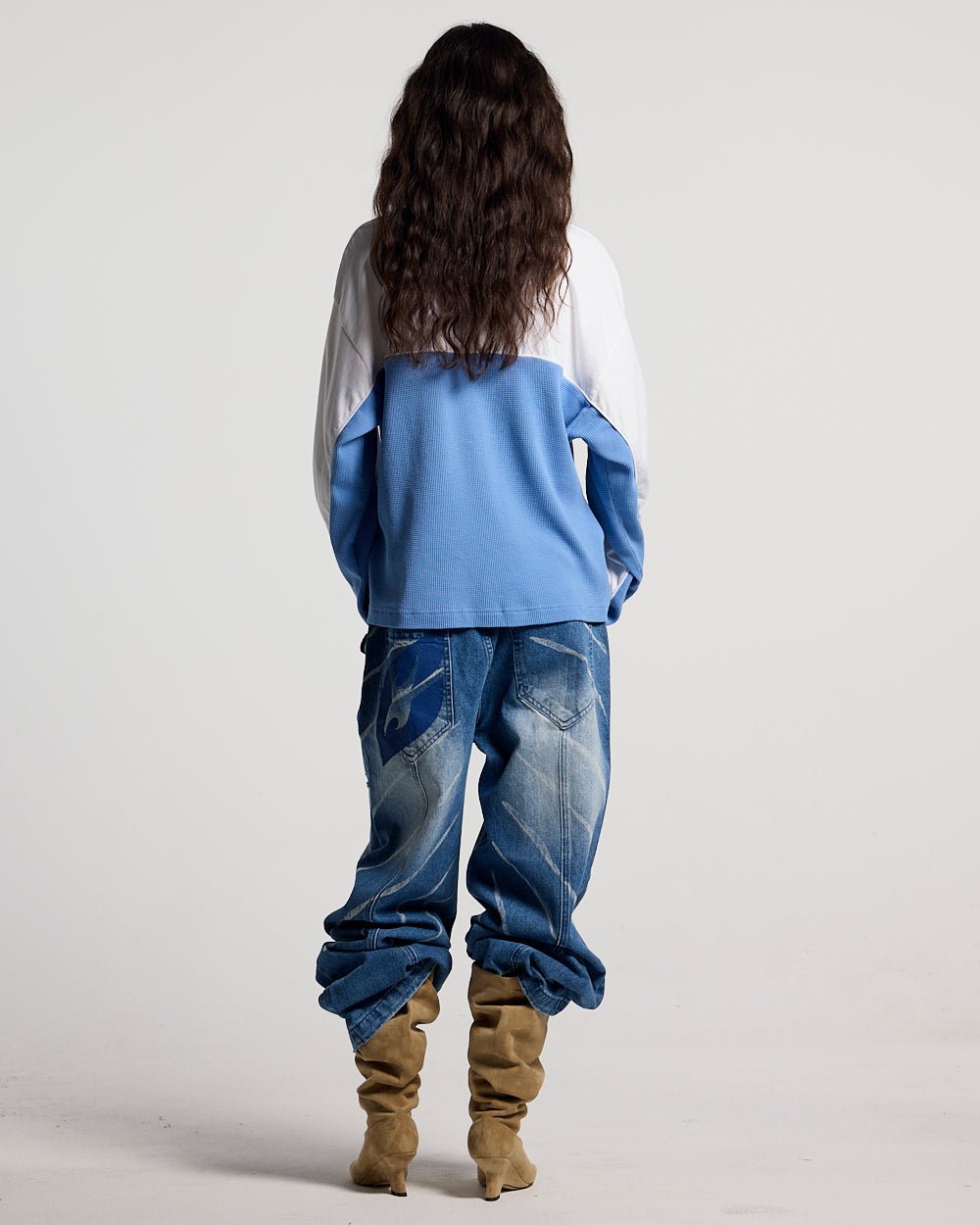 BICOLOR WAFFLE LONGSLEEVE BLUE & WHITE - blue and white colorblock longsleeve tee, back view on female model - Cold Culture #woman