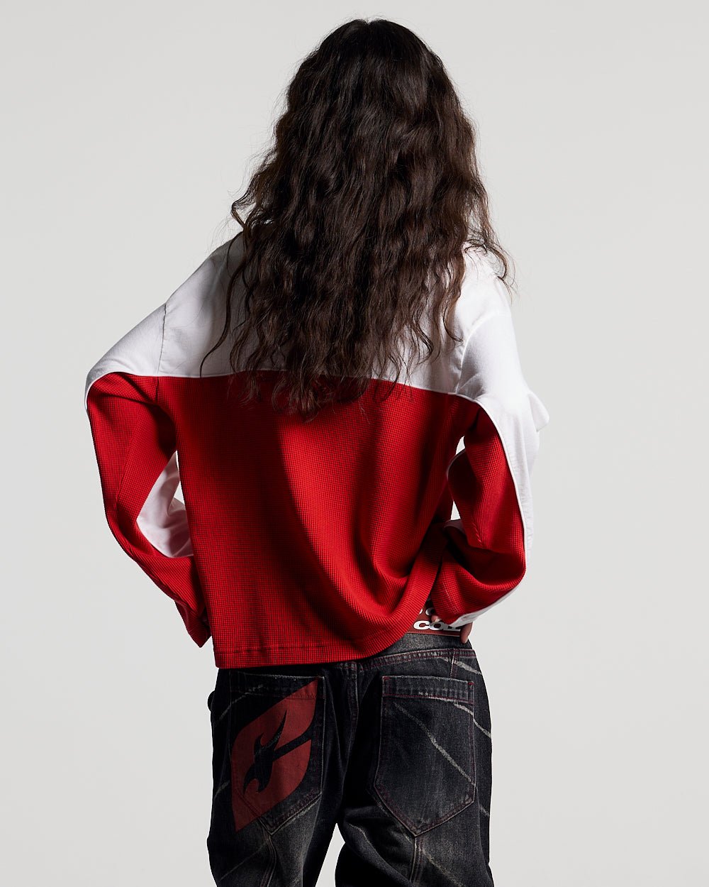 BICOLOR WAFFLE LONGSLEEVE RED & WHITE - red and white colorblock longsleeve tee, back view on female model - Cold Culture #woman