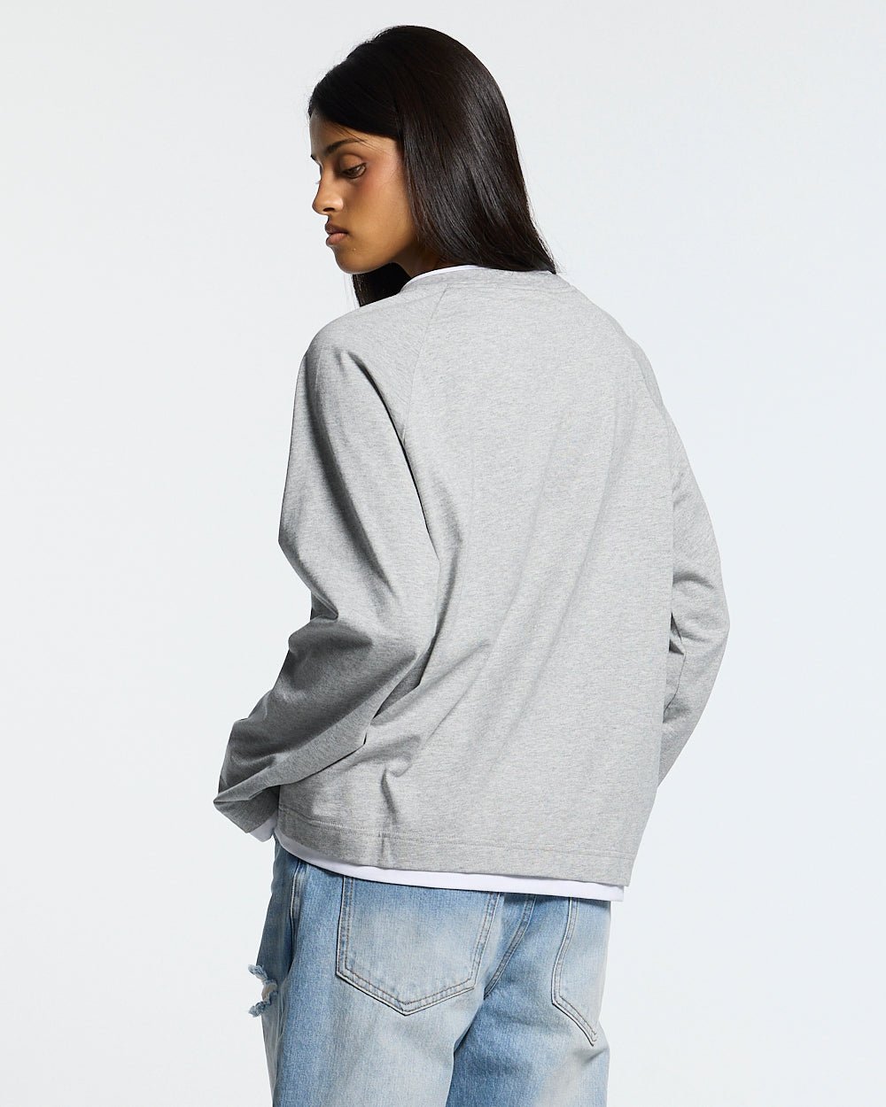 CAPUCCINO LONGSLEEVE HEATHER GREY - heather grey longsleeve tee, back view on female model - Cold Culture #woman
