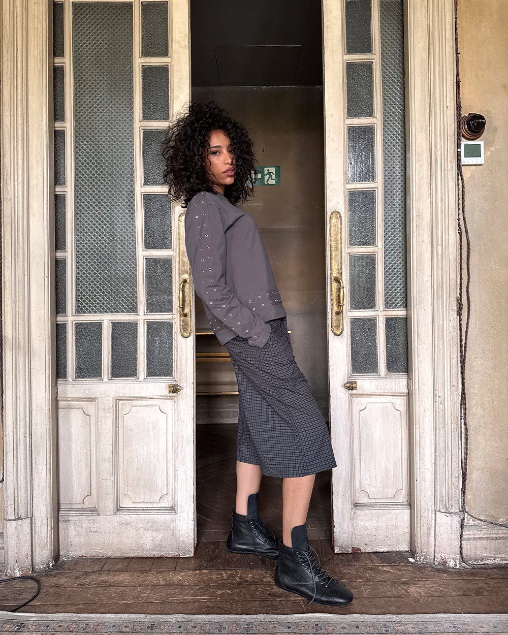 CHECK PARACHUTE JORT DARK GREY - dark grey check shorts, street style shot - Cold Culture #woman