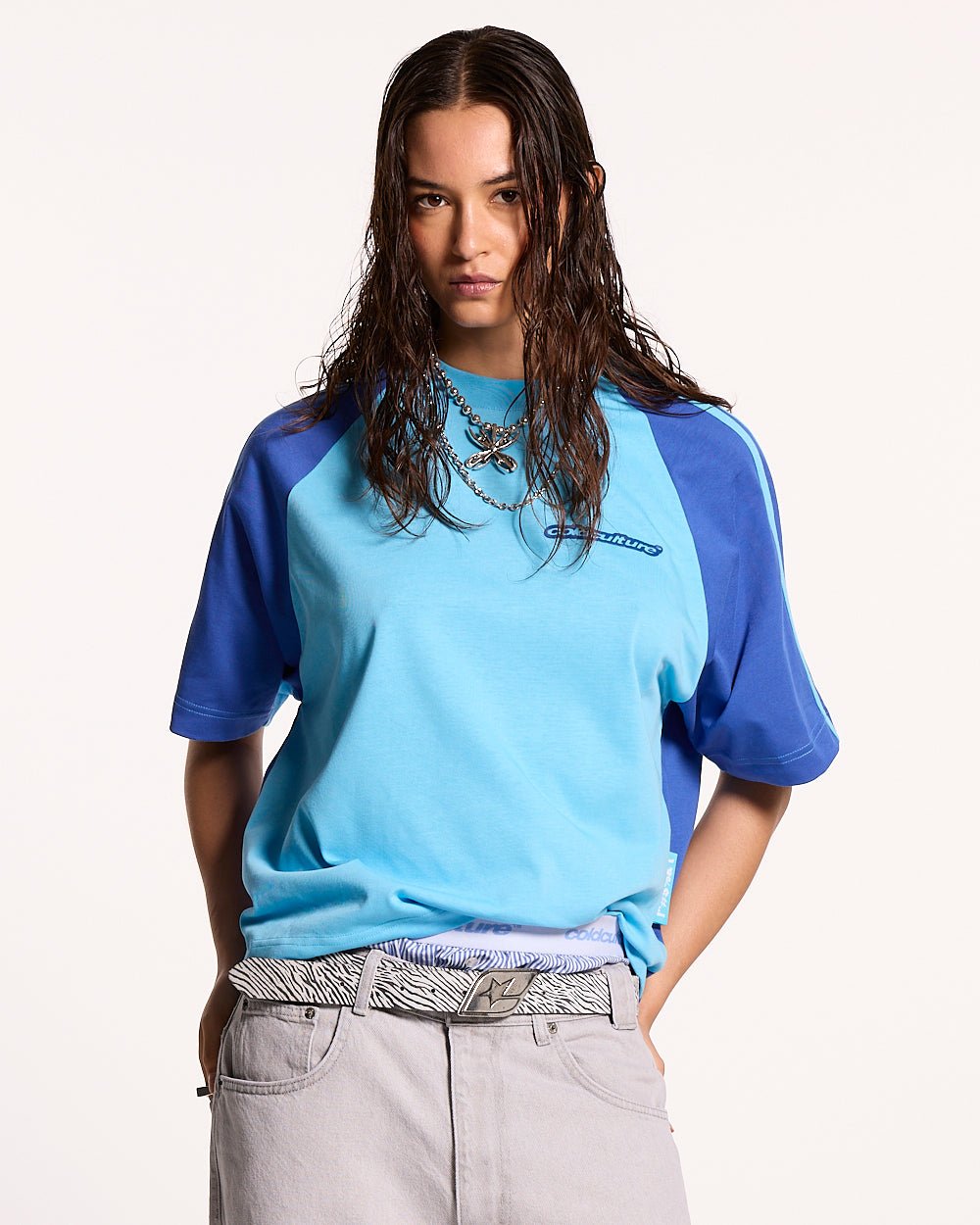 COMBO TEE BLUE - two-tone blue raglan tee, front view on female model - Cold Culture #woman