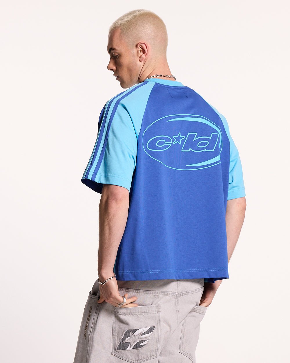 COMBO TEE BLUE - two-tone blue raglan tee, back view on male model - Cold Culture #man