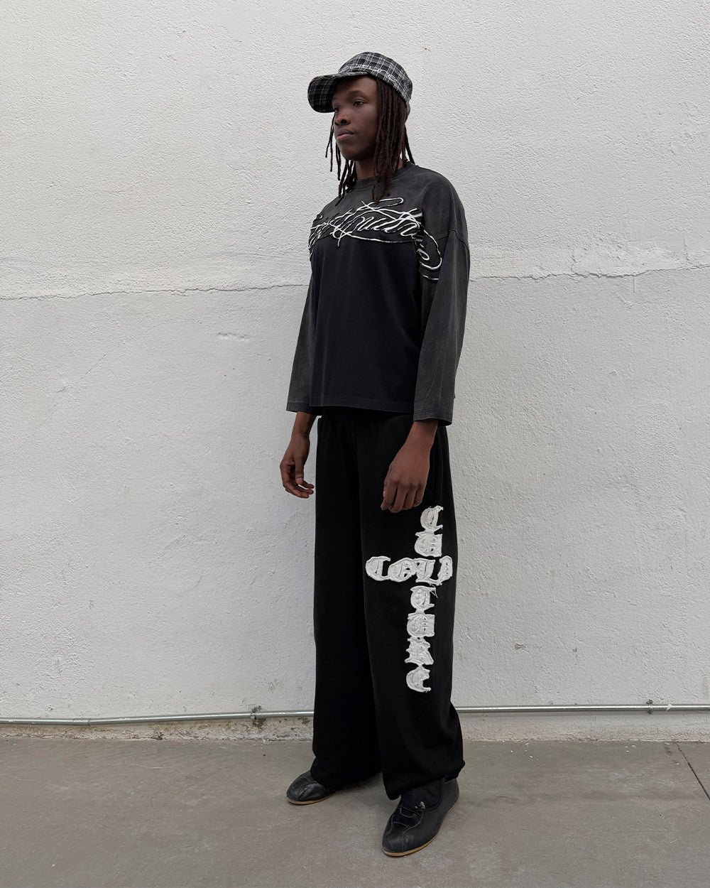 CROSSED SWEATPANTS BLACK - black baggy sweatpants, flat lay - Cold Culture