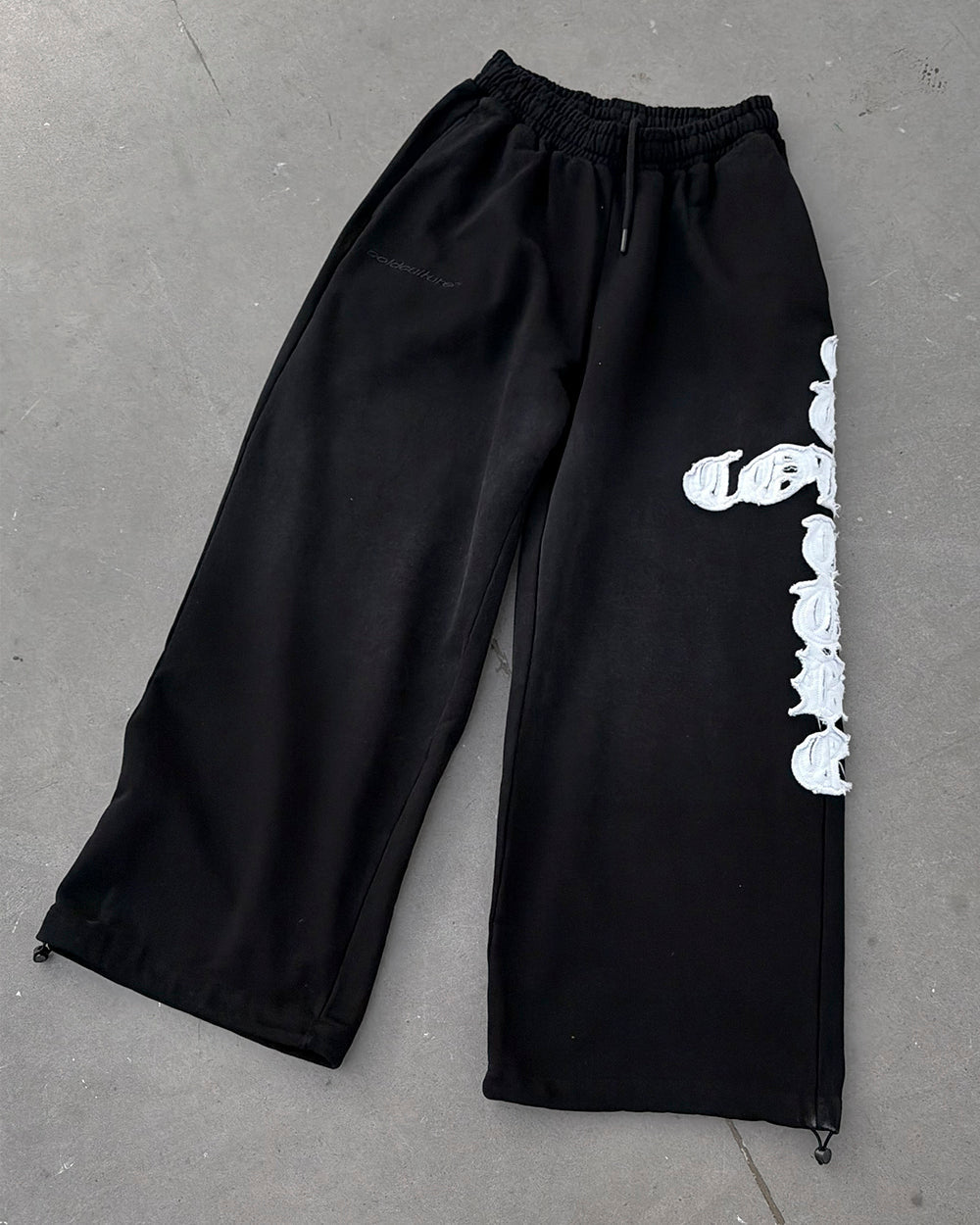 CROSSED SWEATPANTS BLACK - black baggy sweatpants, street style shot - Cold Culture