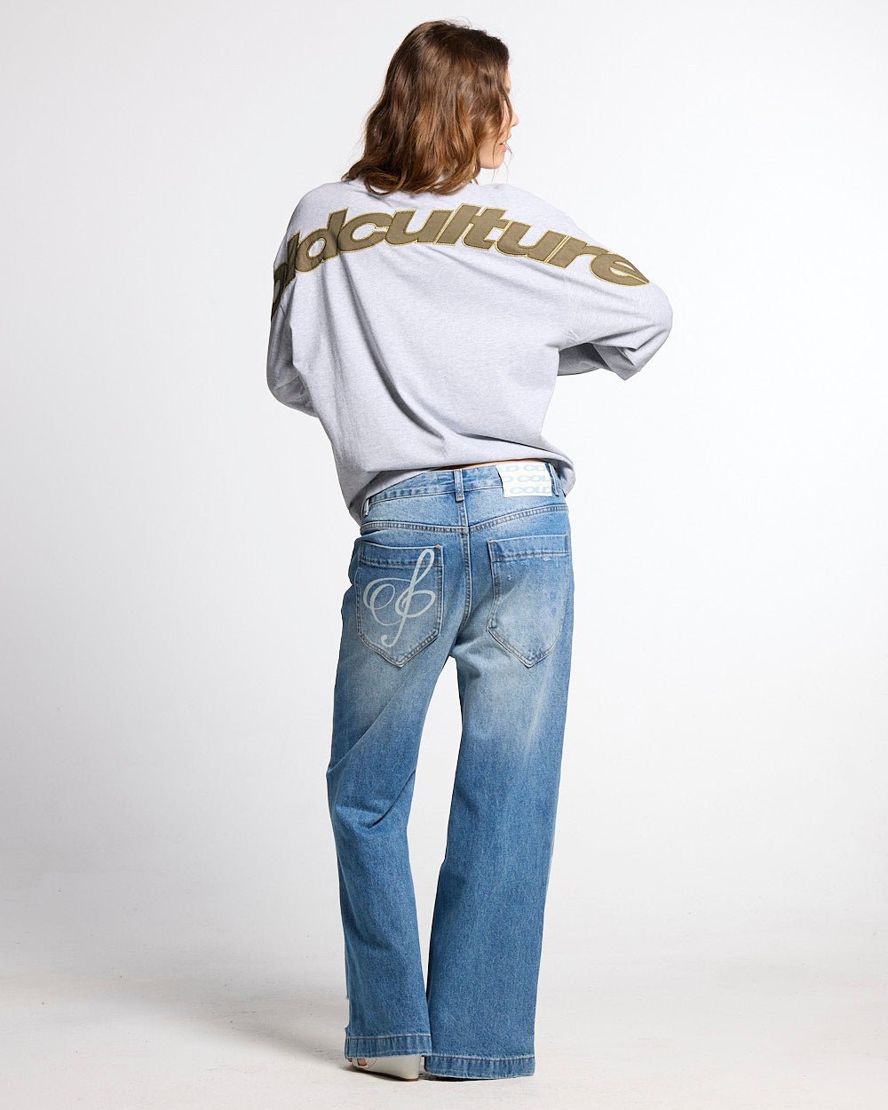 CURVED KNOTS LONGSLEEVE HEATHER GREY - heather grey oversized longsleeve tee, back view on female model - Cold Culture #woman