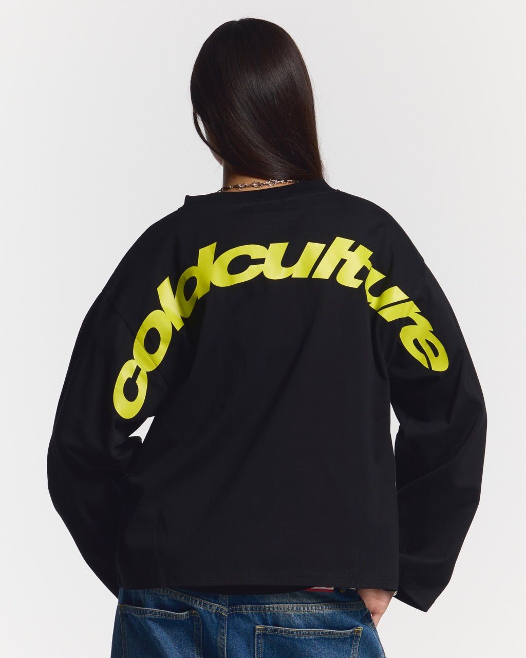 CURVED LONGSLEEVE BLACK - black oversized longsleeve tee, back view on female model - Cold Culture #woman