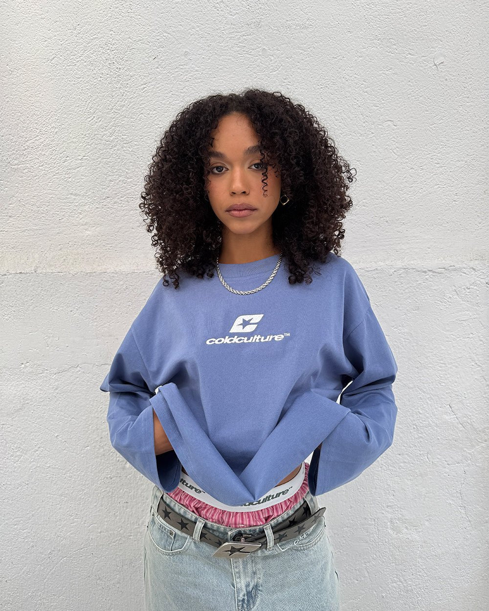 CURVED LONGSLEEVE BLUE - blue oversized longsleeve tee, front view on female model - Cold Culture #woman