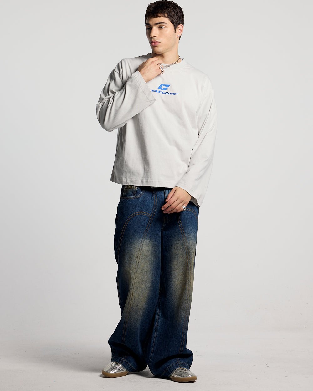 CURVED LONGSLEEVE GREY - light grey oversized longsleeve tee, front view on male model - Cold Culture #man