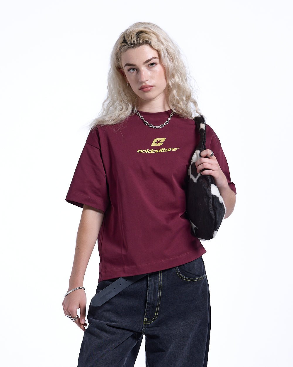 CURVED TEE BURGUNDY & YELLOW - burgundy oversized tee, front view on female model - Cold Culture #woman