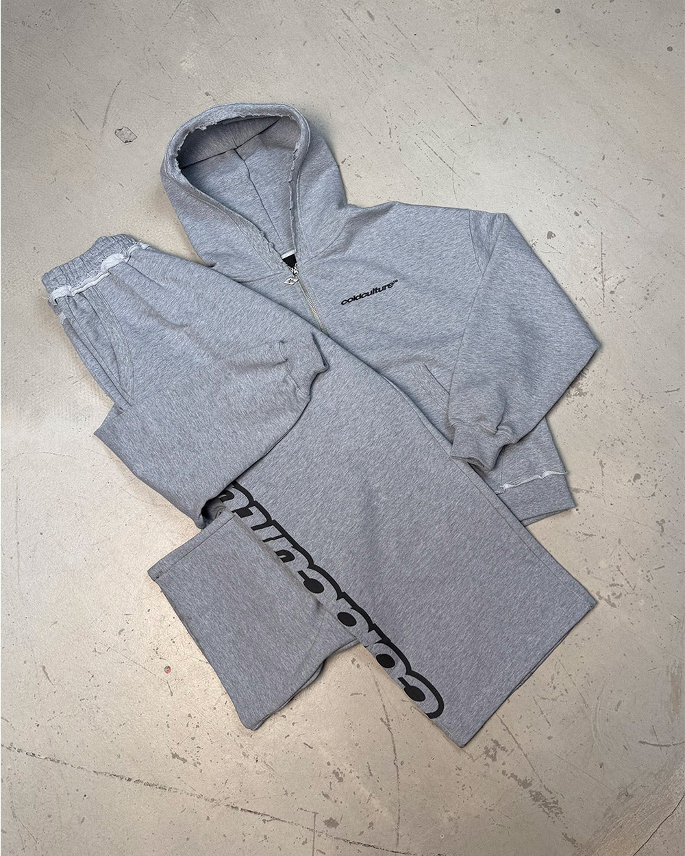 DAILY SET SWEATPANT GREY MELANGE - grey melange sweatpants, flat lay with matching pieces - Cold Culture