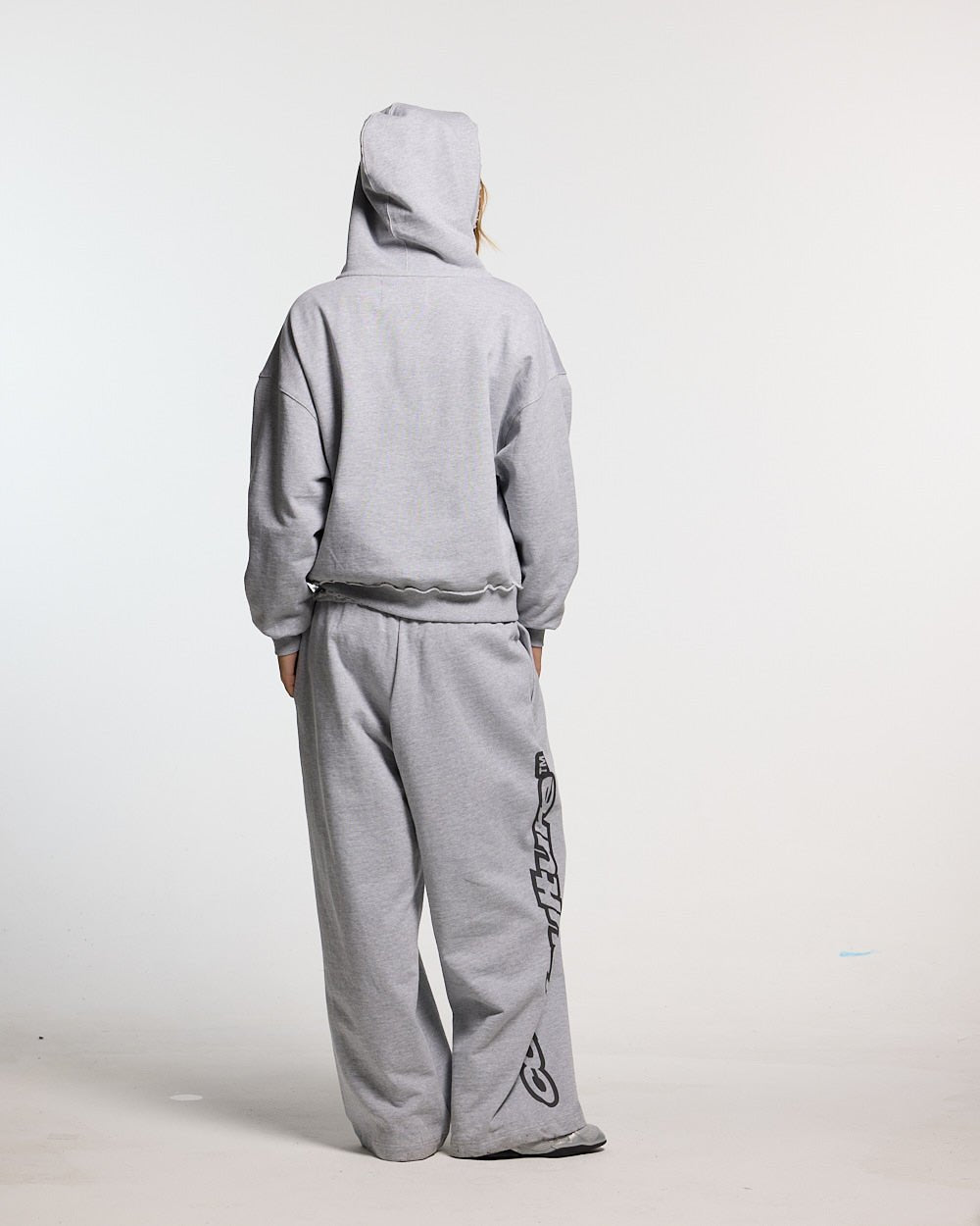 DAILY SET SWEATPANT GREY MELANGE - grey melange sweatpants, back view on female model - Cold Culture #woman