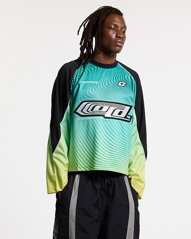 DIFFUSION LONGSLEEVE GREEN - green gradient longsleeve tee, front view on male model - Cold Culture #man