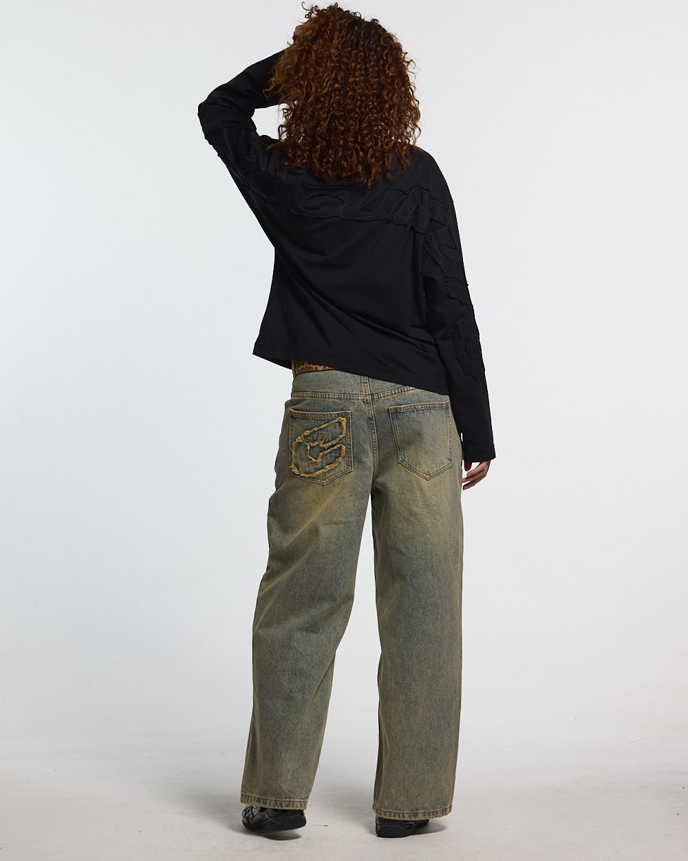 DISTRESS CURVED LONGSLEEVE BLACK - black distressed longsleeve tee, back view on female model - Cold Culture #woman