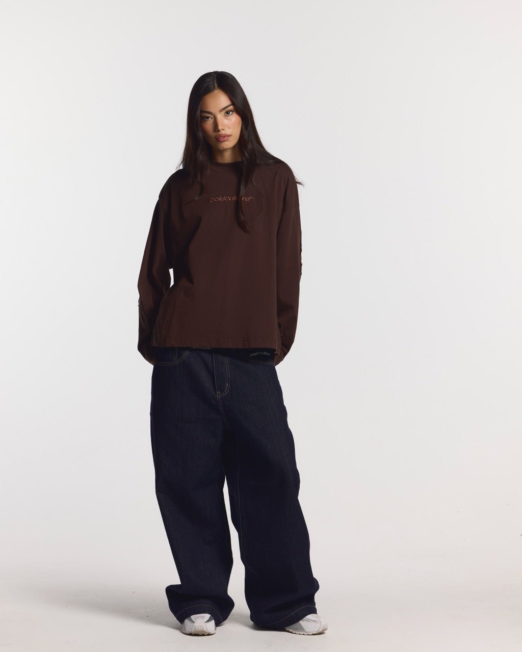 DISTRESS CURVED LONGSLEEVE BROWN - brown distressed longsleeve tee, front view on female model - Cold Culture #woman