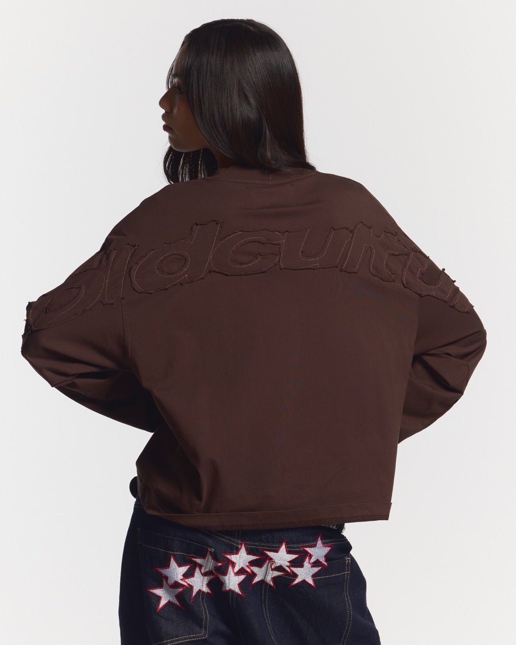 DISTRESS CURVED LONGSLEEVE BROWN - brown distressed longsleeve tee, back view on female model - Cold Culture #woman