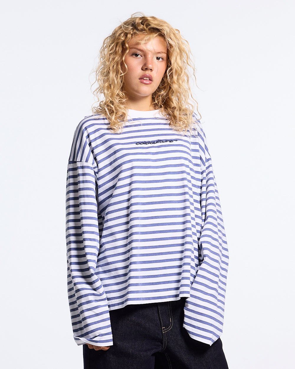 DISTRESS CURVED LONGSLEEVE NAVY STRIPES - Cold Culture