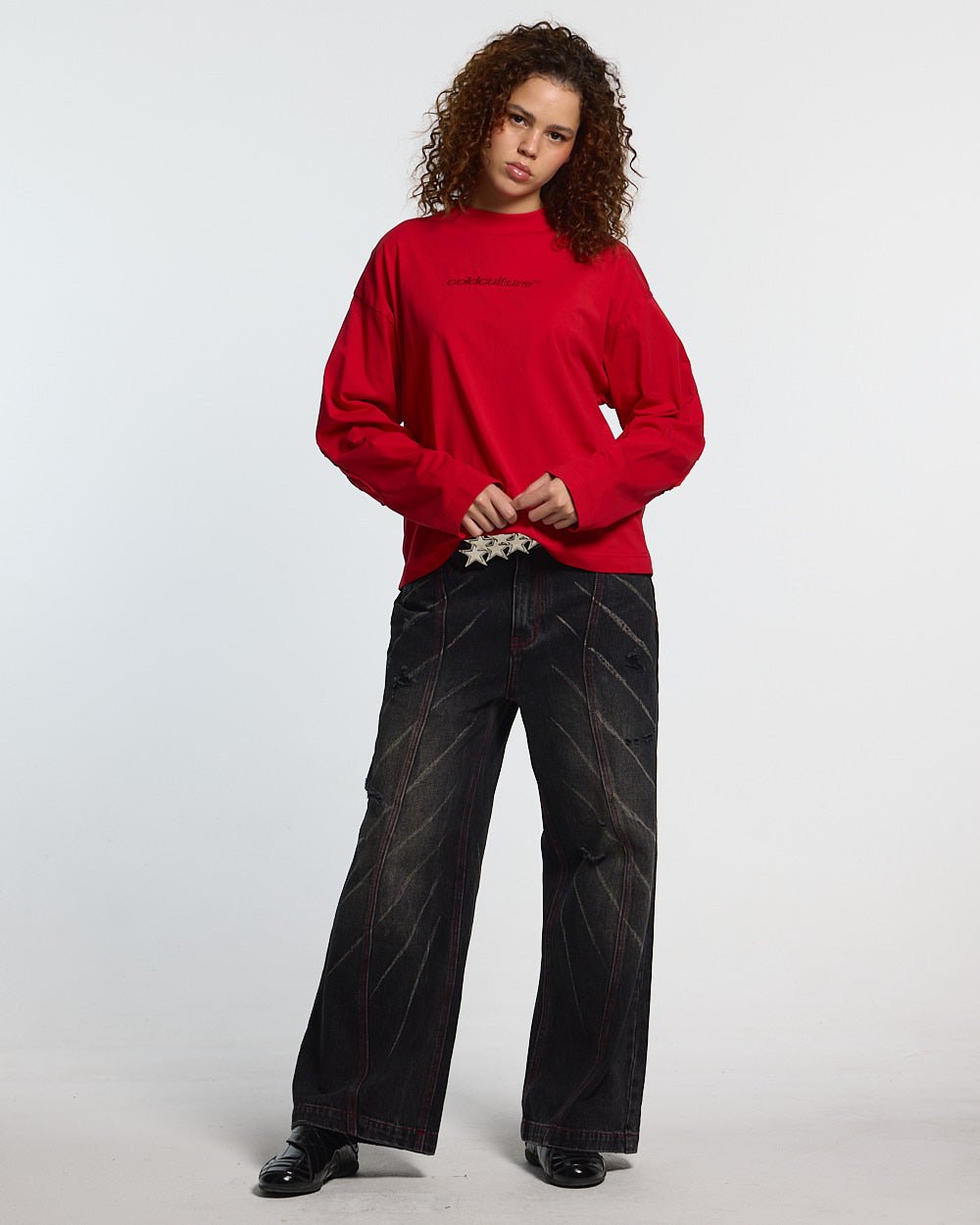 DISTRESS CURVED LONGSLEEVE RED - red distressed longsleeve tee, front view on female model - Cold Culture #woman