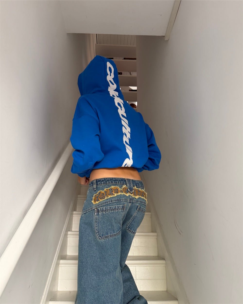 DISTRESS CURVED LOOSE PANTS BLUE - Cold Culture