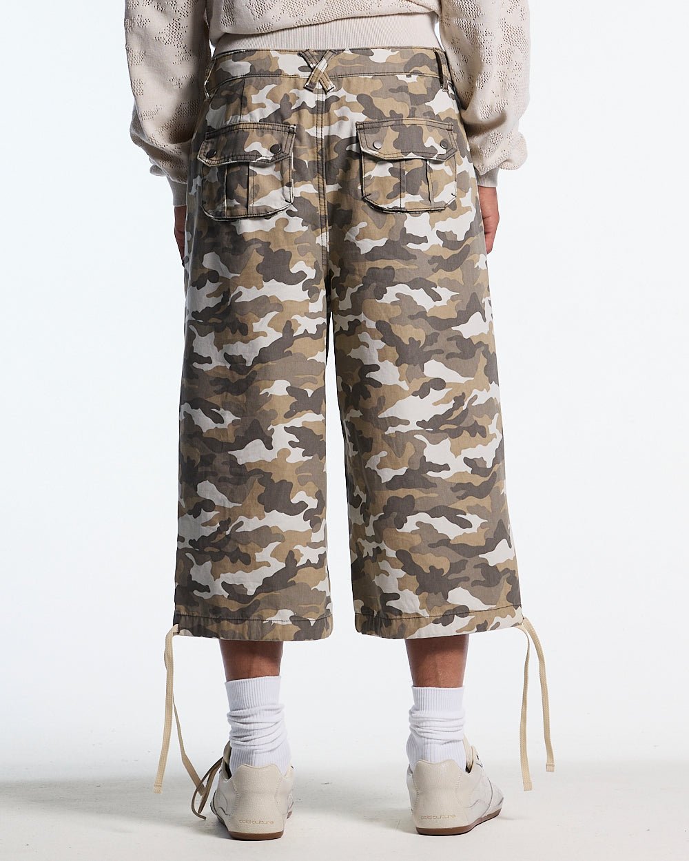 DUNE CAPRI PANTS CAMO - beige camo capri pants, back view on male model - Cold Culture