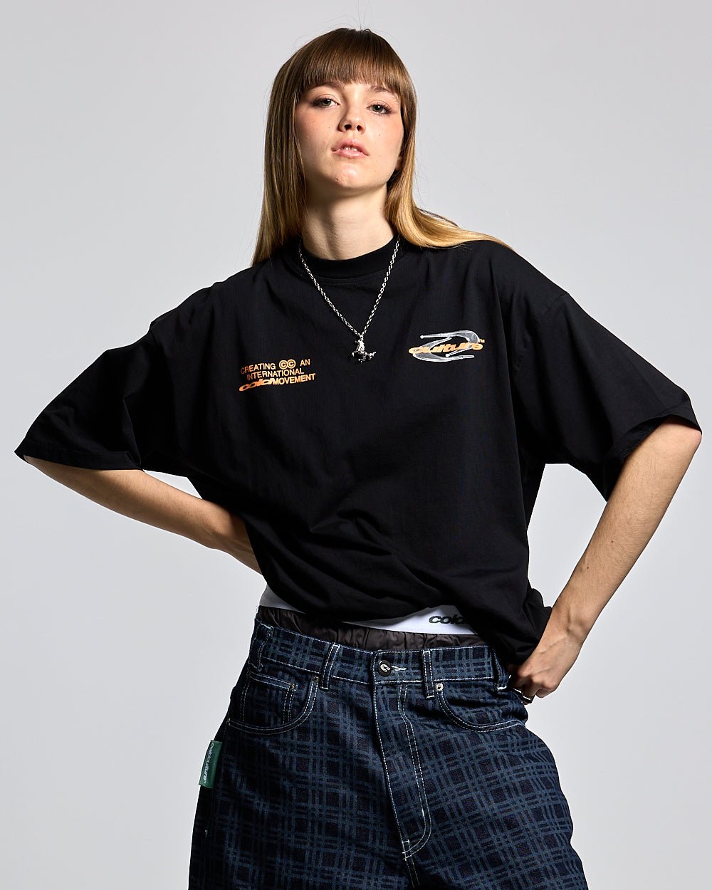 DYNAMIC TEE BLACK AND ORANGE - black graphic print tee, front view on female model - Cold Culture #woman