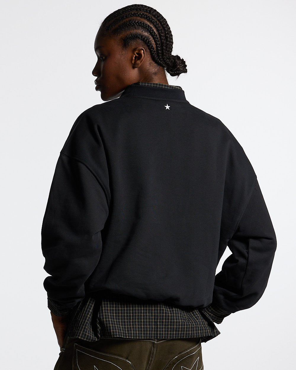 ESSENTIAL CREWNECK BLACK - black oversized crewneck sweatshirt, back view on female model - Cold Culture #woman