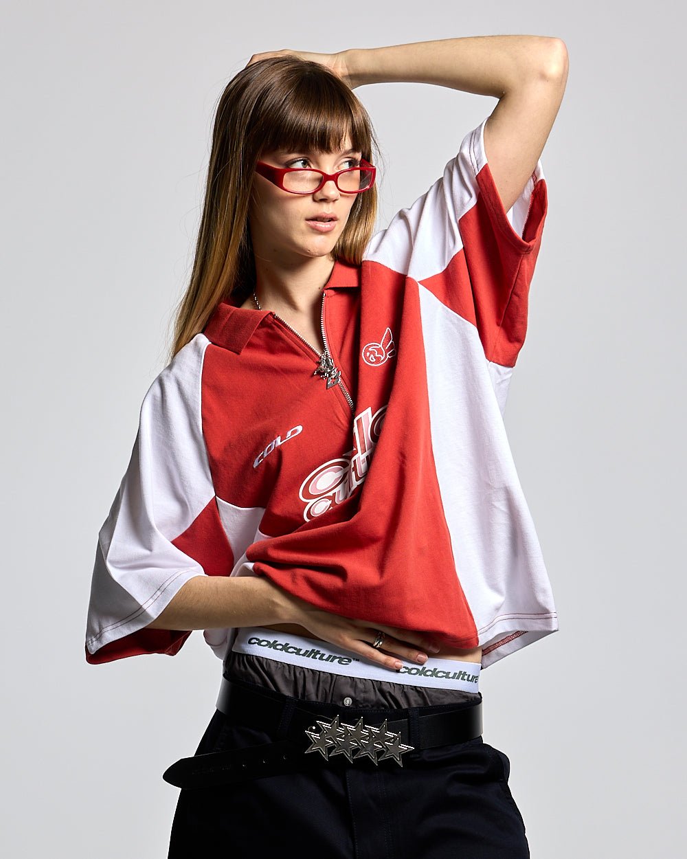 EXTREME POLO BURGUNDY AND WHITE - burgundy and white polo shirt, front view on female model - Cold Culture #woman