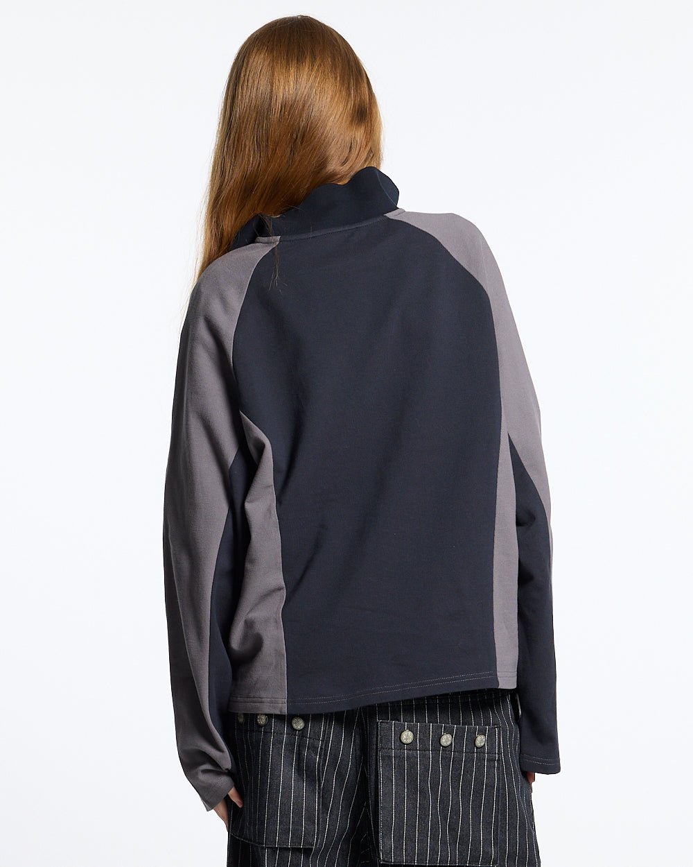 EXTREME POLO LONGSLEEVE GREY - grey and navy longsleeve polo shirt, back view on female model - Cold Culture #woman