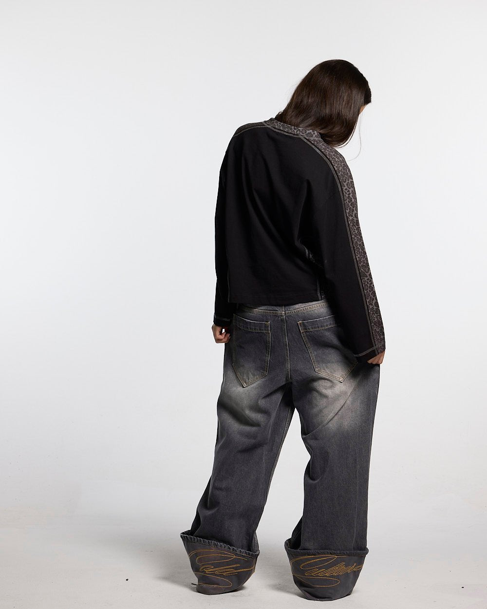 FOLDED V3 PANTS DARK GREY DENIM - dark grey washed denim pants, back view on female model - Cold Culture #woman