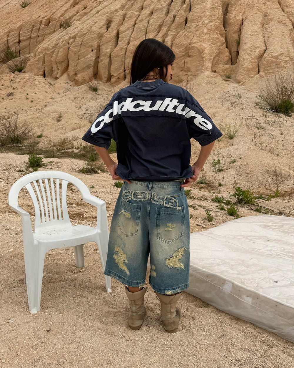FULL ON WASHED TEE BLUE - washed navy blue tee, street style shot - Cold Culture #woman
