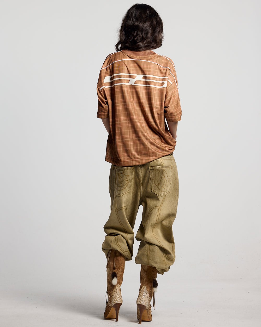 HIGHLANDS PLAID TEE BEIGE - beige plaid tee, back view on female model - Cold Culture #woman