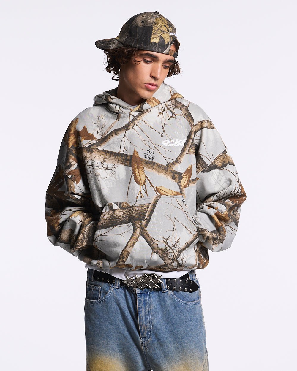 HOODIE REALTREE ARTIC - grey camo hoodie, front view on male model - Cold Culture #man