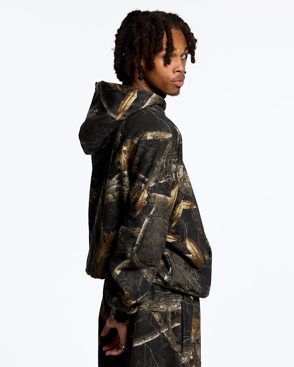 HOODIE REALTREE BLACK - black realtree camo hoodie, side view - Cold Culture #man