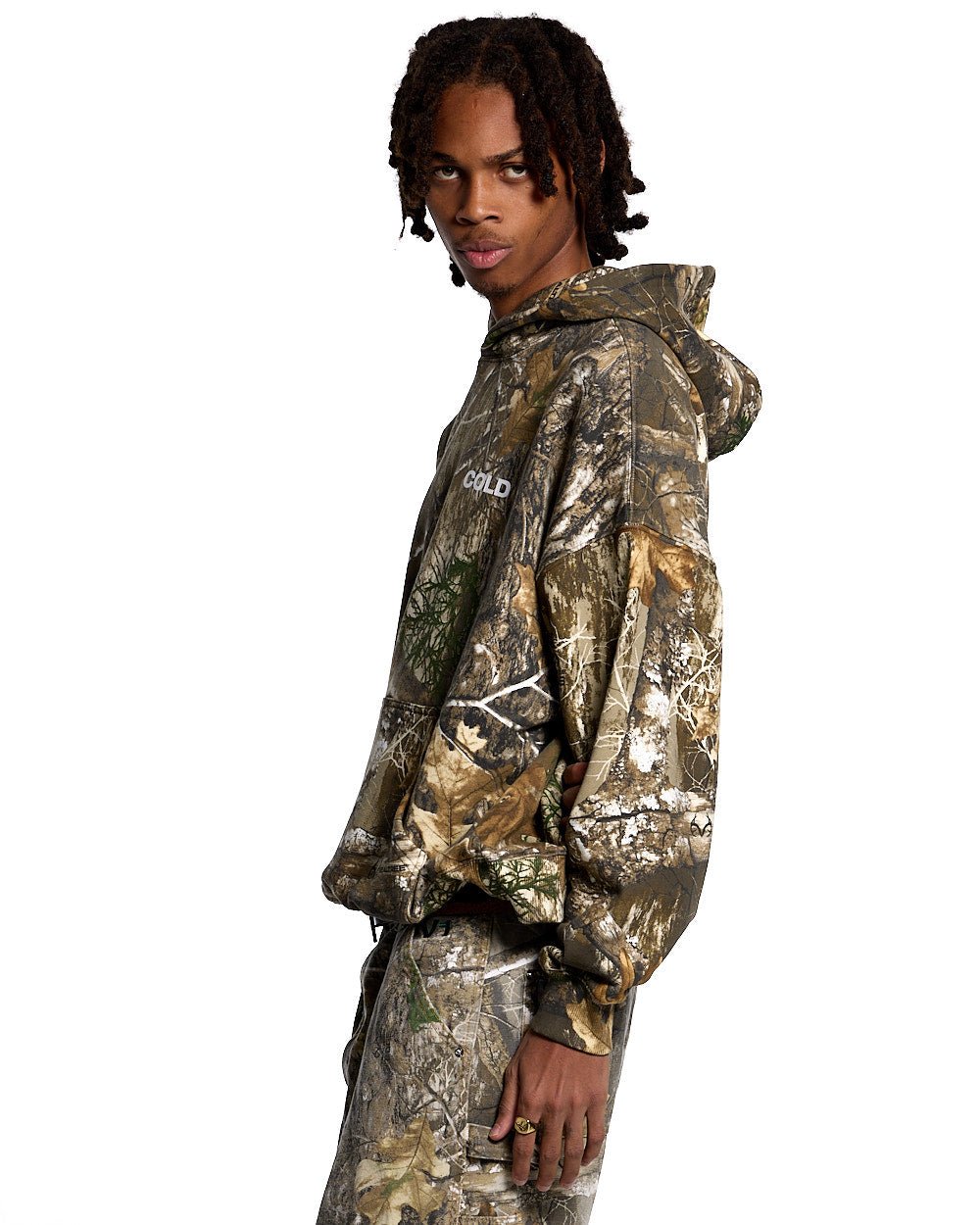 HOODIE REALTREE EDGE - camo oversized hoodie, front view on male model - Cold Culture #man