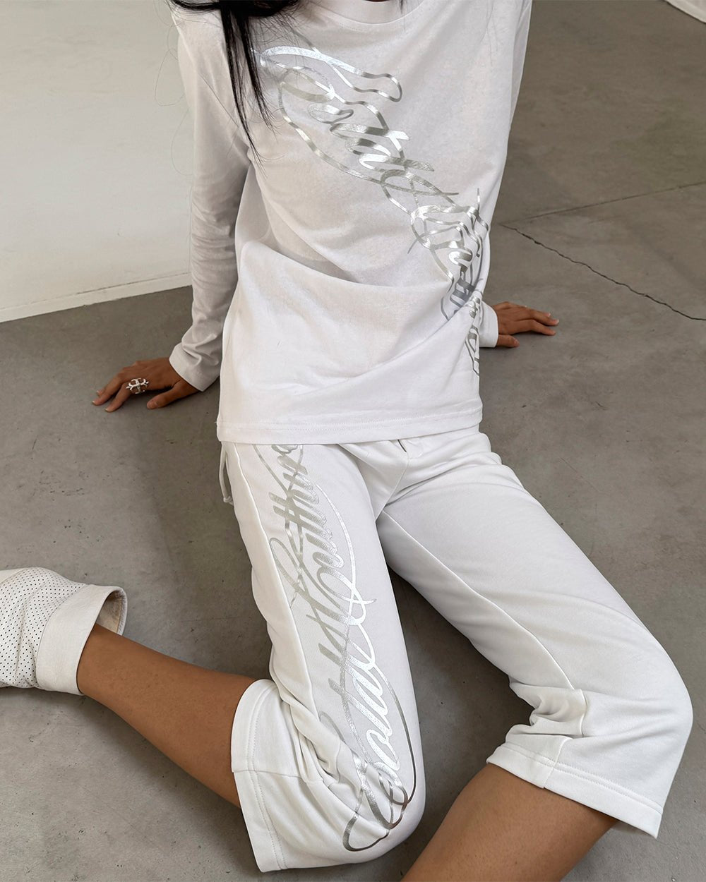 ICON CAPRI WHITE - white cropped women's pants, worn detail - Cold Culture