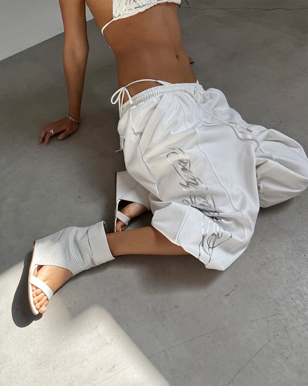 ICON PARACHUTE SHORT WHITE - Cold Culture #woman