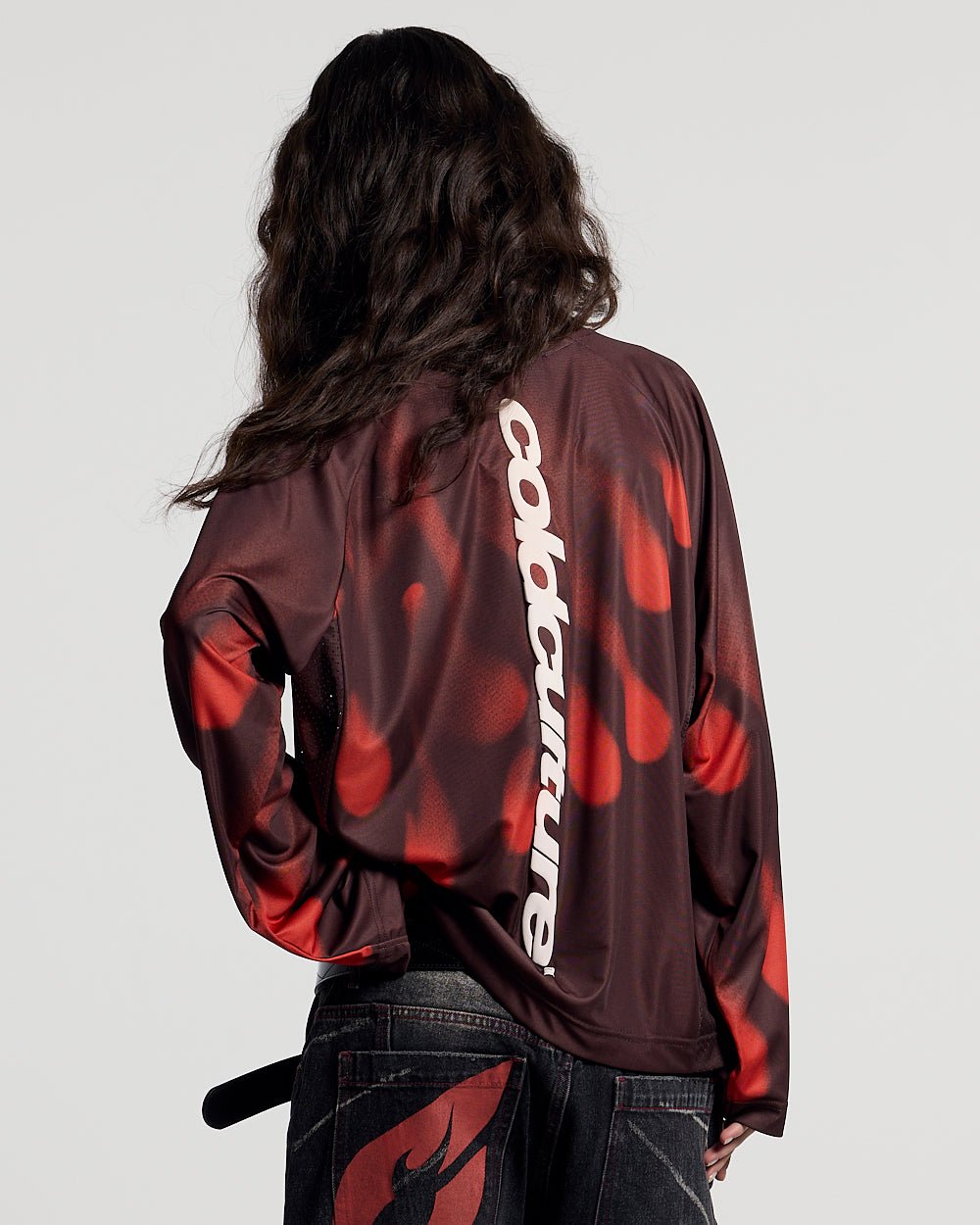 IGNITE LONGSLEEVE BLACK & RED - black and red printed longsleeve tee, back view on female model - Cold Culture #woman
