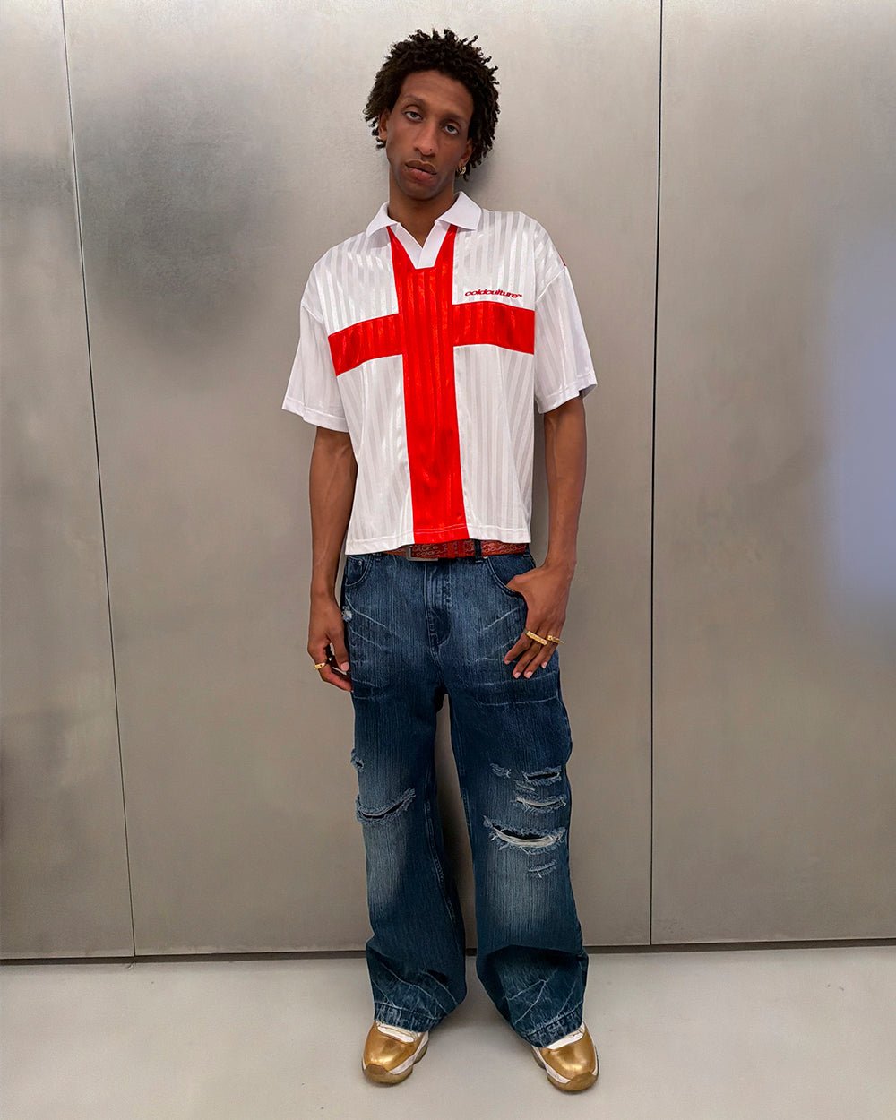 JR FOLKS POLO WHITE - white and red football polo, street style shot - Cold Culture