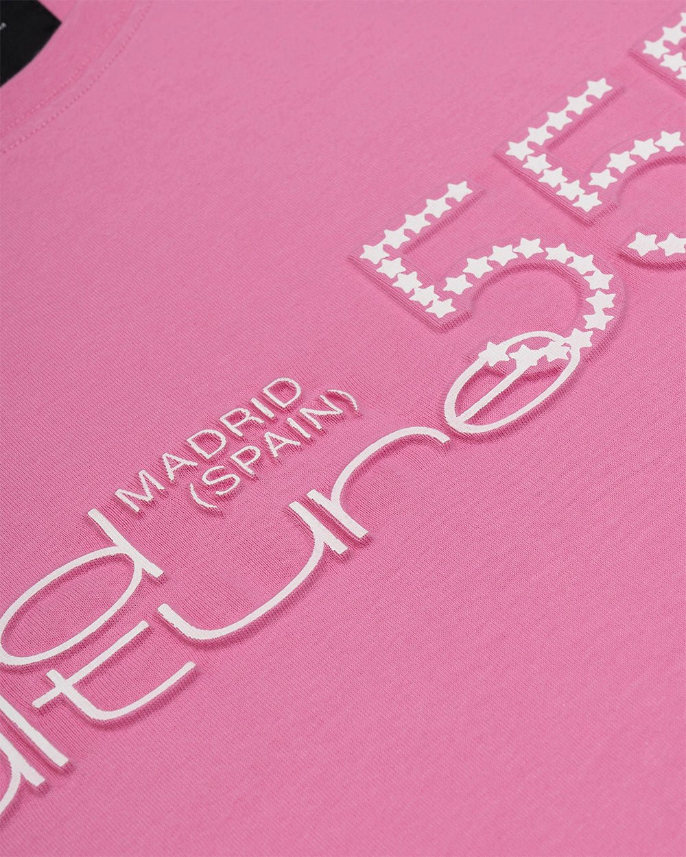 JUICY TEE PINK - pink graphic print tee, detail close-up - Cold Culture
