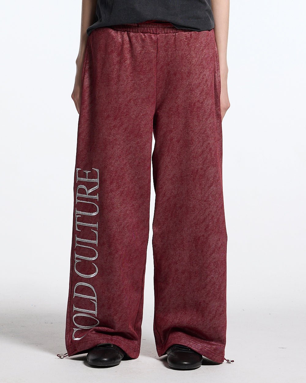 MERRY SWEATPANTS RED - washed red sweatpants, front view on female model - Cold Culture #woman