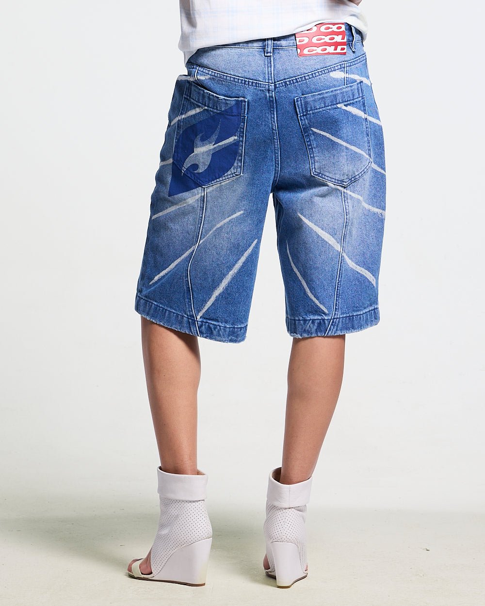 MUSIC RYTHIM SHORTS DENIM - blue washed denim shorts, back view on female model - Cold Culture #woman