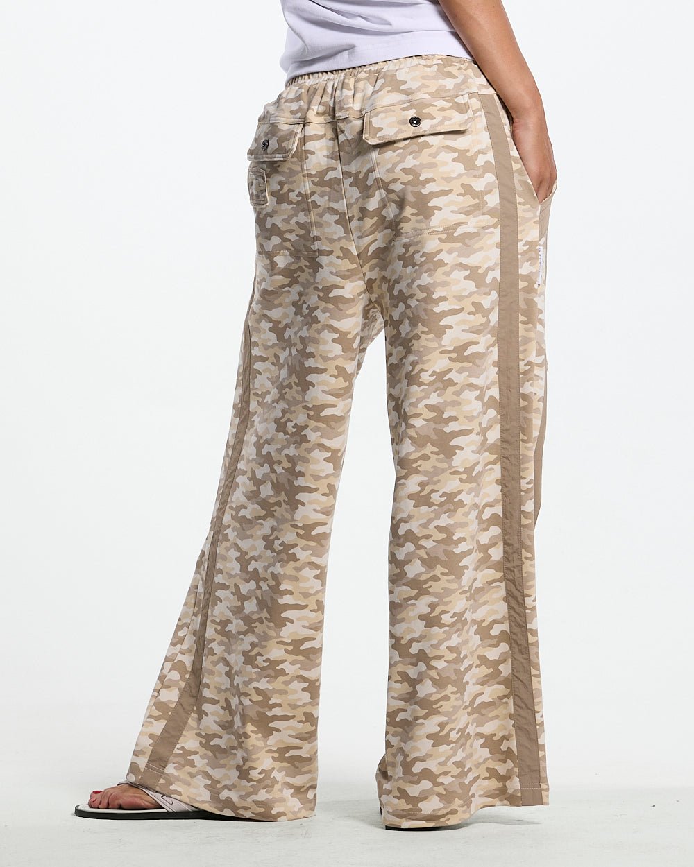 NEUTRAL FIELD SWEATPANTS CAMO - beige camo sweatpants, back view on female model - Cold Culture #woman