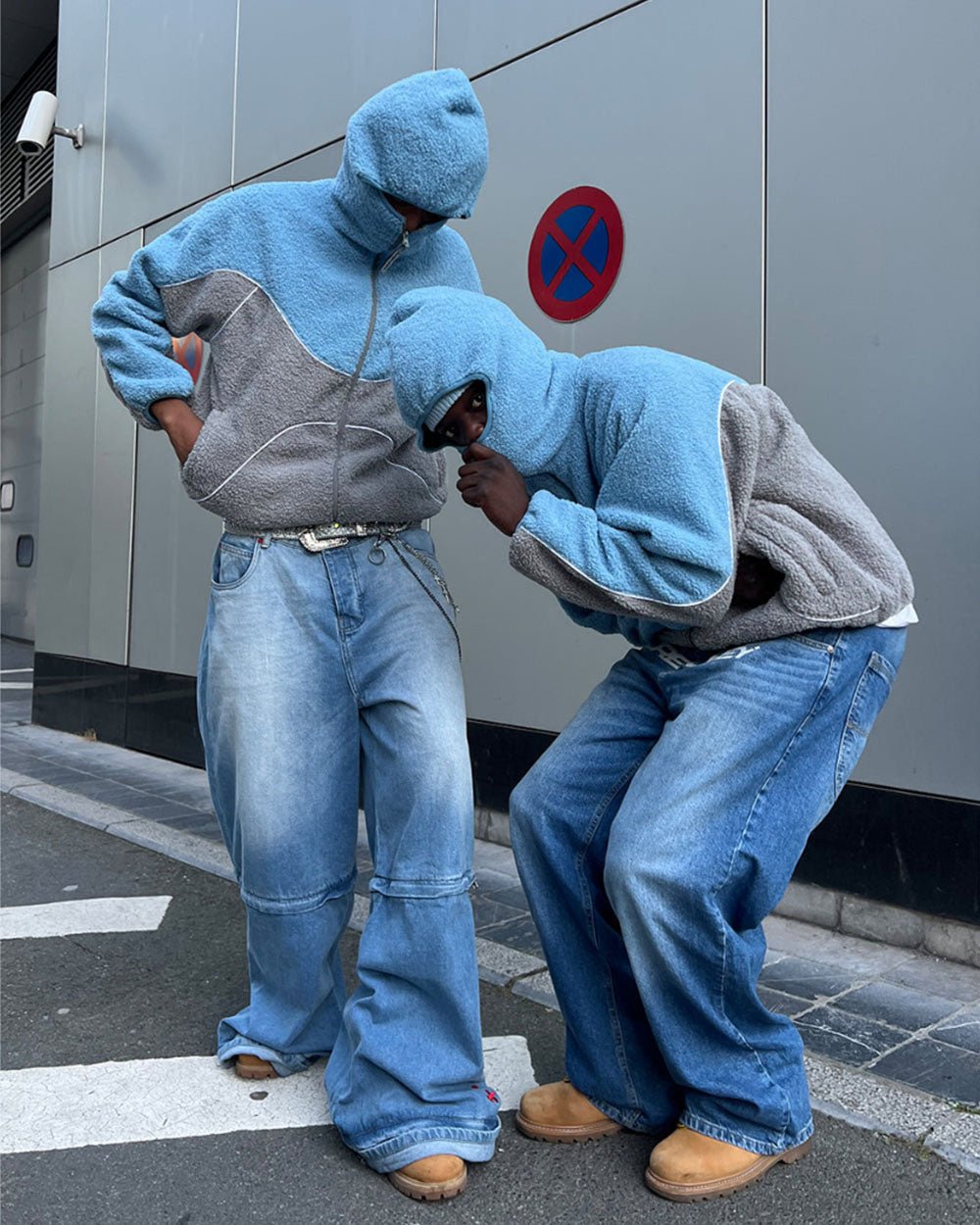 NO RISK FLEECE JACKET STONE GREY/STERLING BLUE - blue and grey fleece jacket, street style shot - Cold Culture