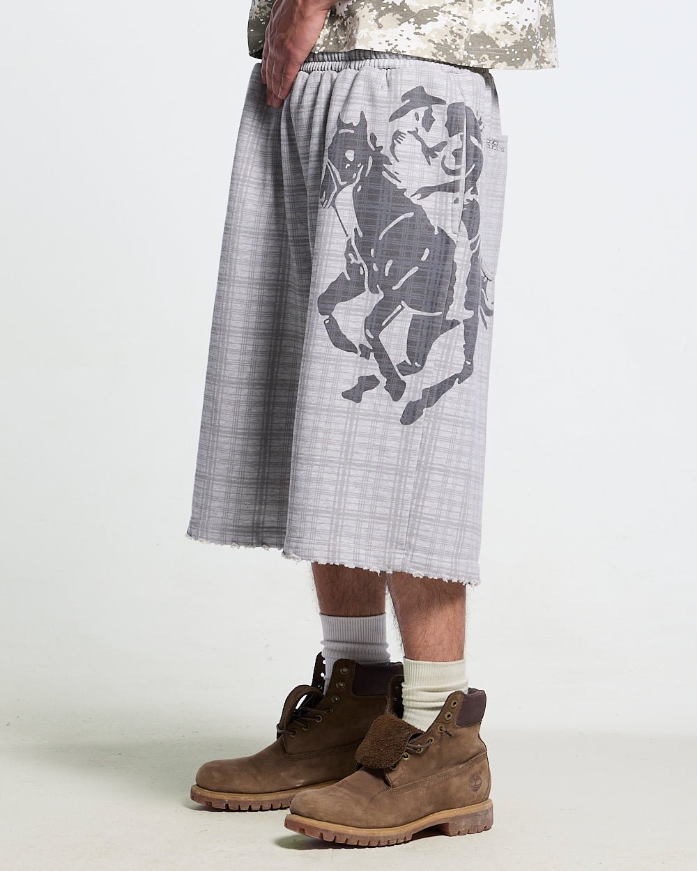 NOVEL SHORT SWEATPANTS GREY - grey plaid sweat shorts, worn detail - Cold Culture