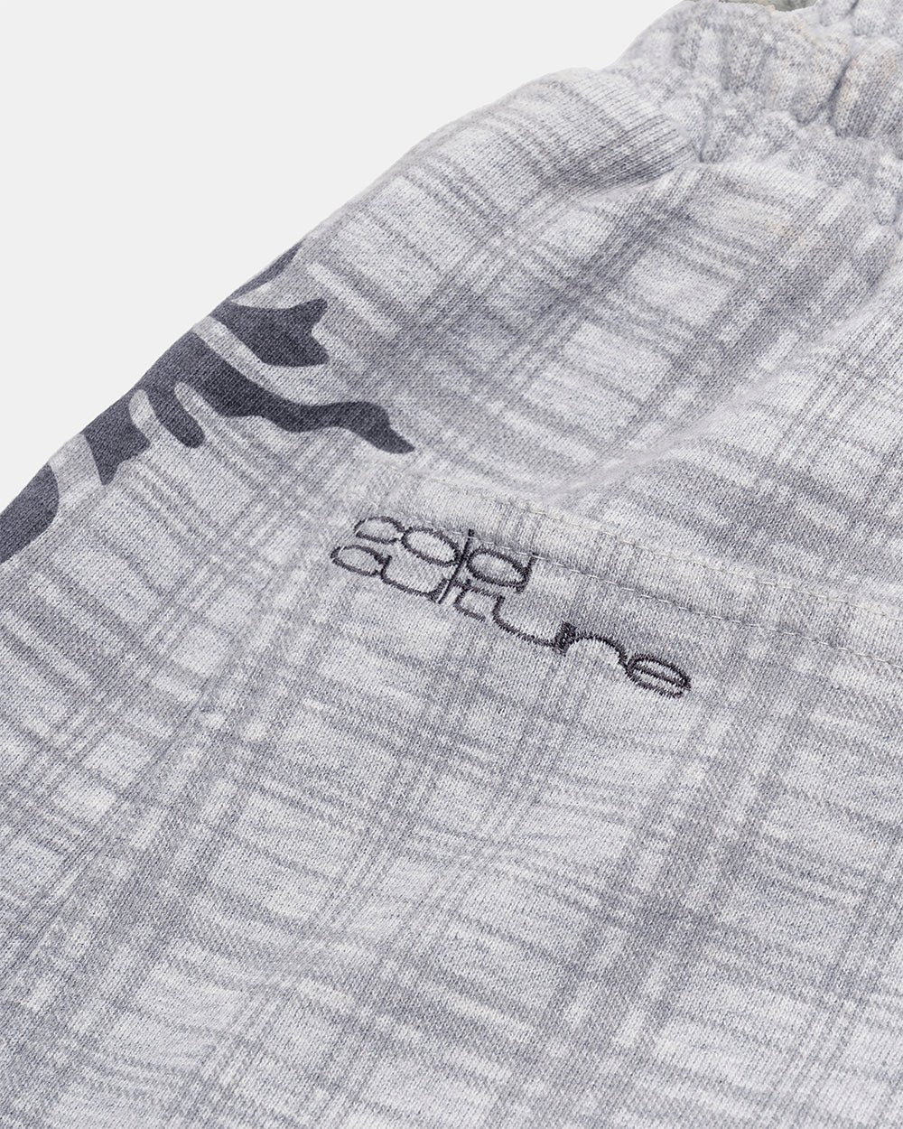 NOVEL SHORT SWEATPANTS GREY - grey plaid sweat shorts, detail close-up - Cold Culture