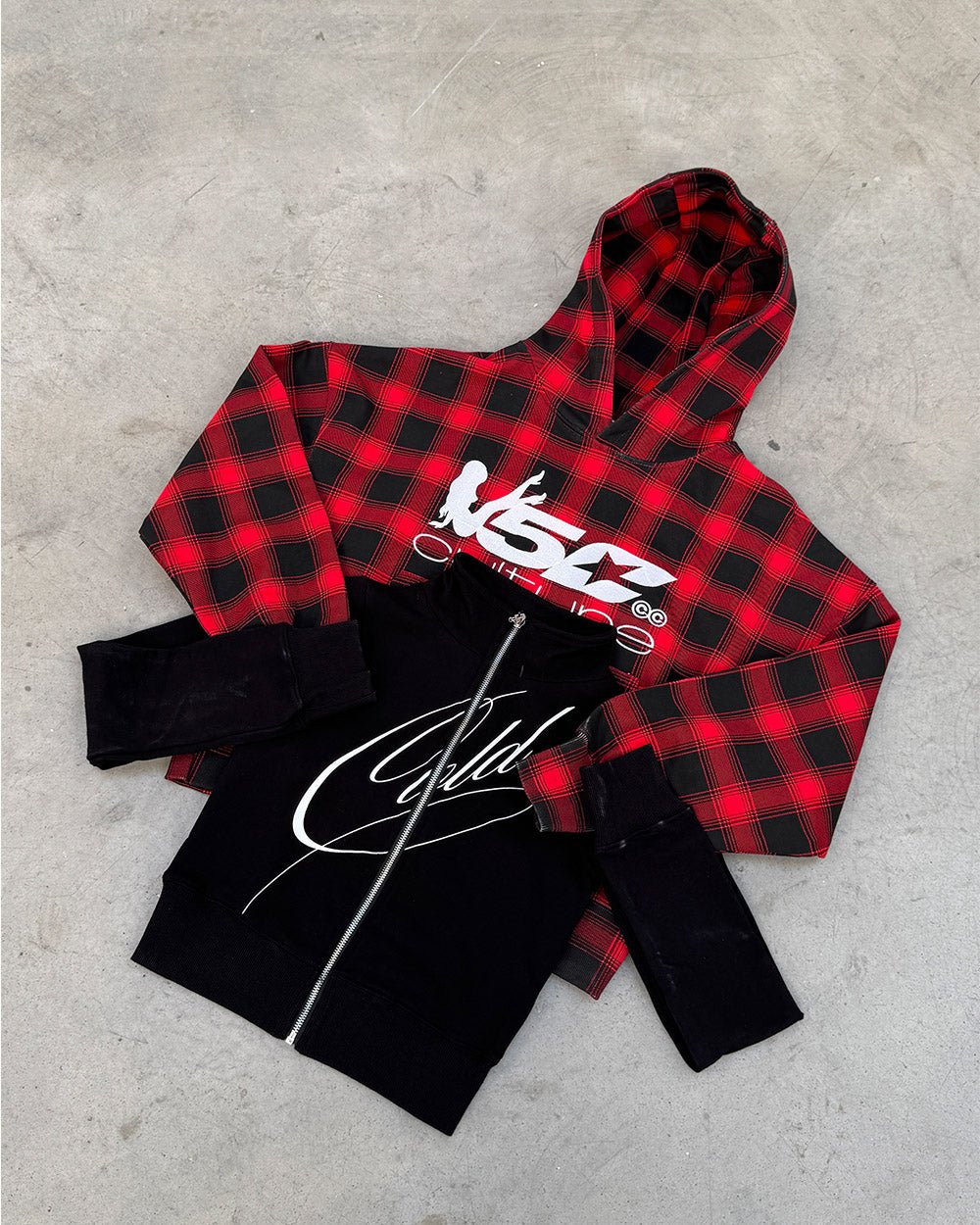 OFF GRID ZIPPER BLACK - black cropped zip-up hoodie, flat lay with matching pieces - Cold Culture