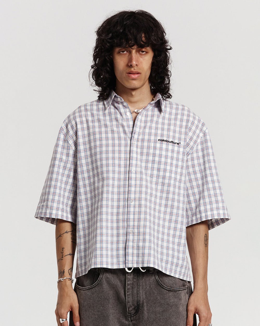 ONE POCKET SHIRT SQUARE MOTIF - grey checked short sleeve shirt, front view on male model - Cold Culture #man